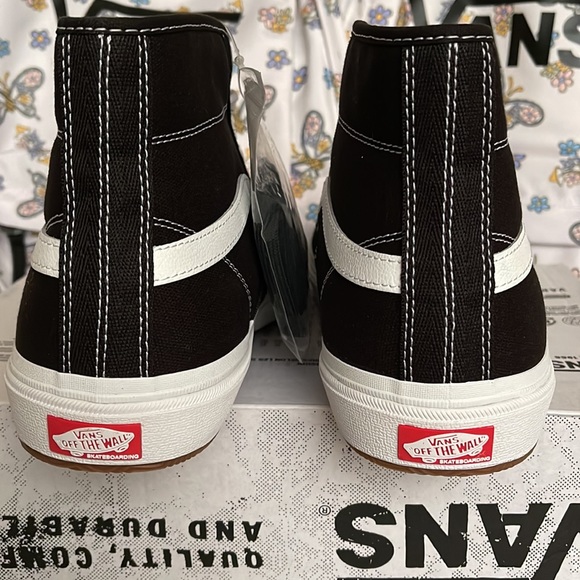 Vans WMNS Crockett High
Black/White
VN0A5JIGY28
Sneakers - Picture 14 of 16